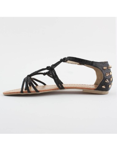 Sandale tendance simili cuir granulé noir lanières et clous dorés PYLA Sandale tendance simili cuir granulé noir lanières et clous dorés PYLA