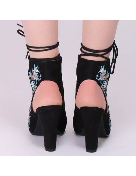 Sandales noires à fleurs