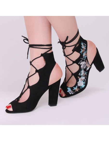 Sandales noires à fleurs